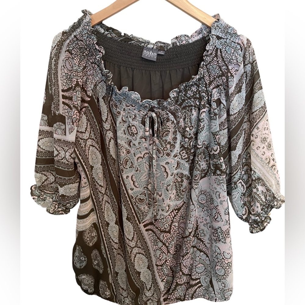 Light weight, banded bottom blouse. Can be worn off the shoulders!